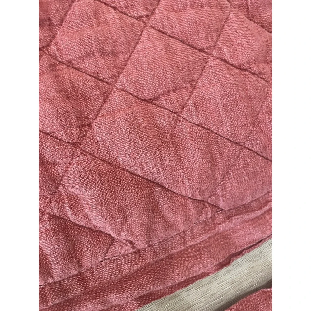 2 Pottery Barn Linen Diamond Quilted Pillow Shams Standard Red  30x24‎